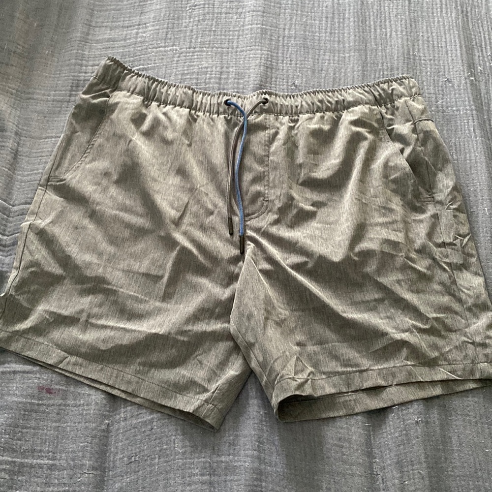 Eddie Bauer Pull on shorts